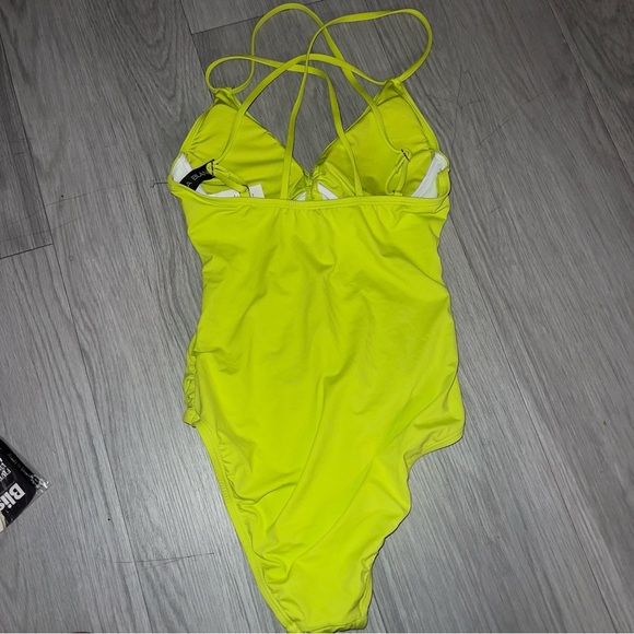 New LA BLANCA Lace-Up Underwire One-Piece Swimsuit retails $120 - Picture 4 of 6